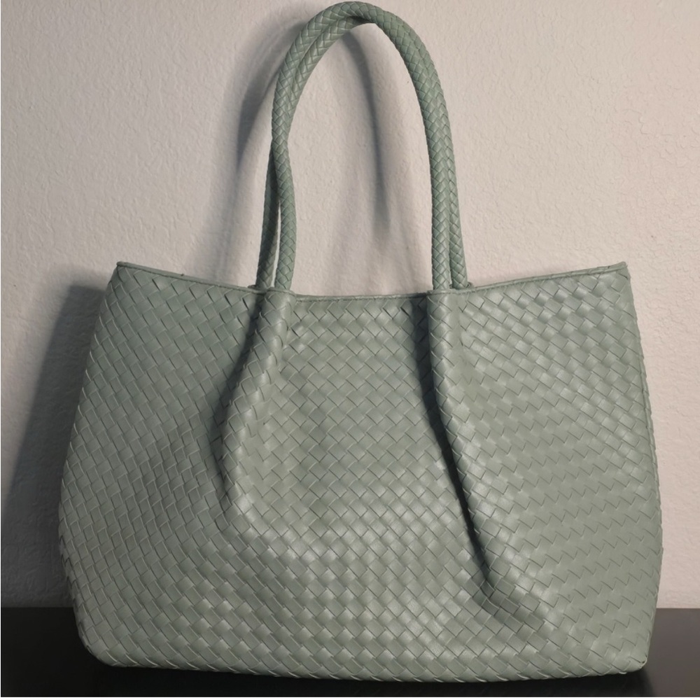 Lulu Dharma mint/pastel green purse - Picture 7 of 7